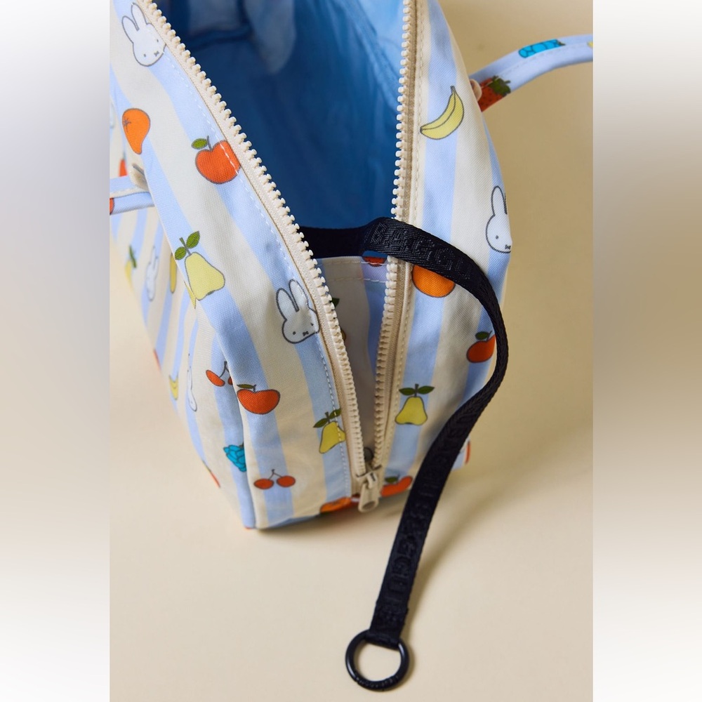 BAGGU Light Blue Stripe Bunny & Fruit Shoulder Bag - Picture 3 of 4